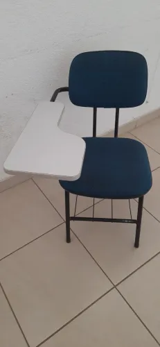 Vendo carteira escolar.