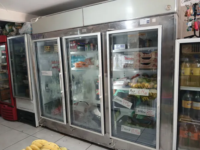 Geladeira expositor 3 portas inox
