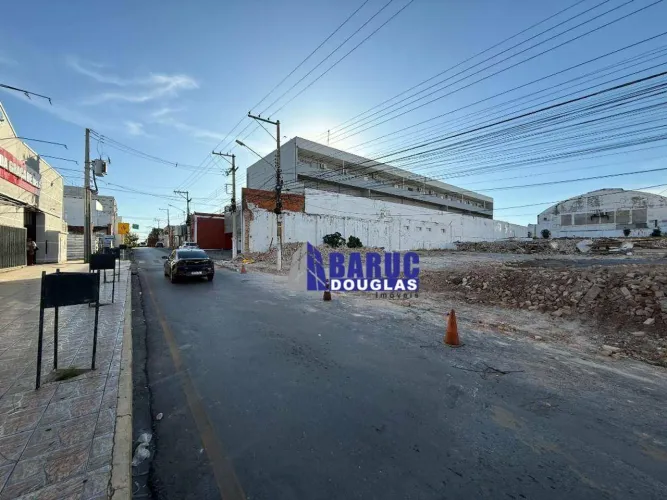 Vende-se ótimo terreno 2.400m2 na rua 13 de junho, com 32 metros de frente para rua 13 de