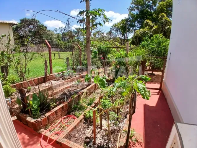 Uma belíssima chácara, com uma ótima localização, excelente pra quem procura comodidade, c