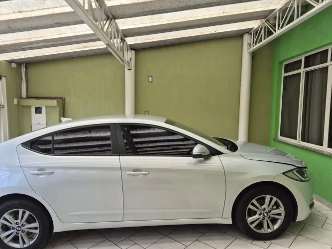 Hyundai Elantra 2.0 16V Flex Aut. 2018