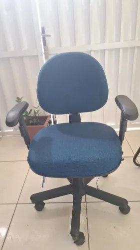 Vendo cadeira escritório em ótimo estado