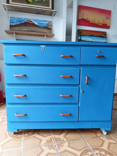 Cômoda azul em madeira