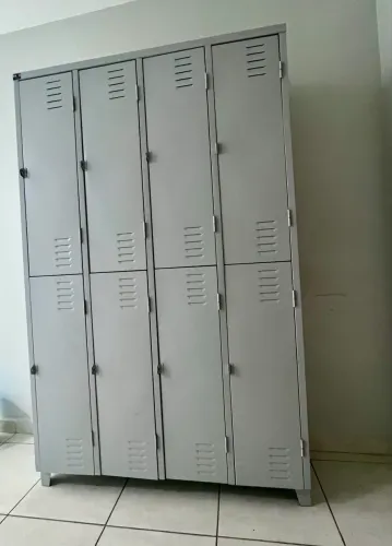 Roupeiro de aço 8 portas