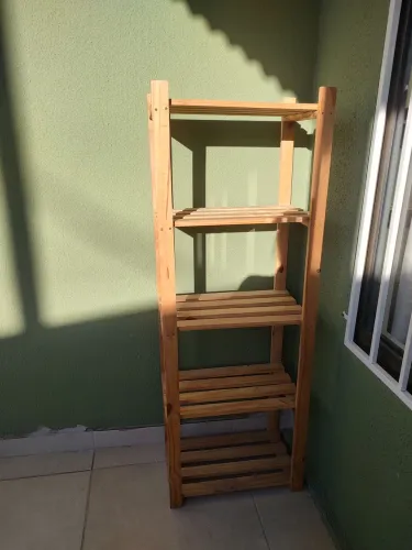 Estante de pinos