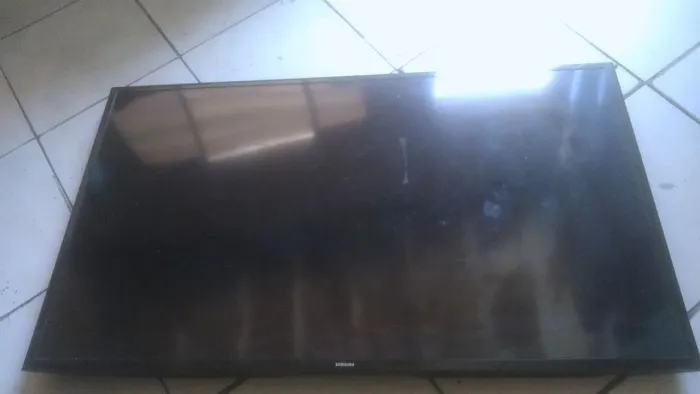 Tv Samsung UN49j5200AG Tela Quebrada
