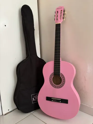 Violão com capa
