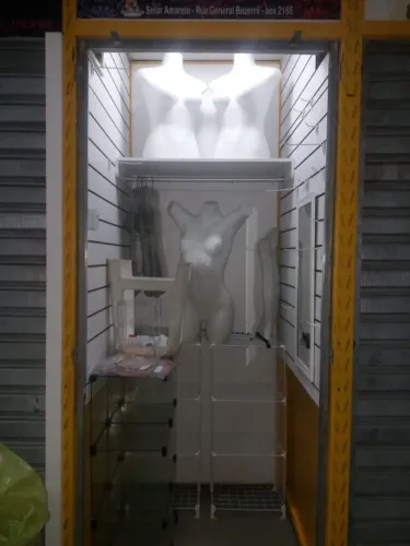 VENDO BOX NO CENTRO FASHION 1M x1M - SETOR AMARELO - TODO QUITADO R$10 MIL.