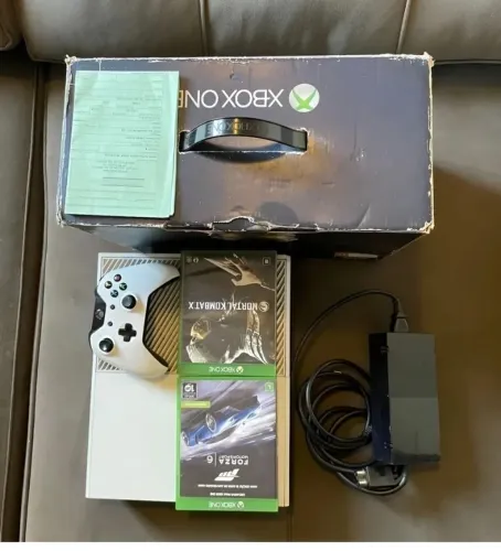 Xbox one FAT 450GB COM 1 CONTROLE ORIGINAL