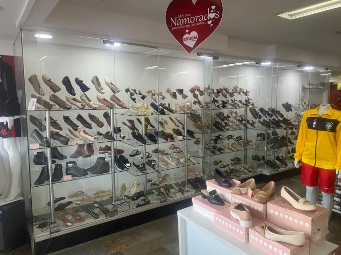 PROMOÇÃO Vitrine completa com 15 prateleiras