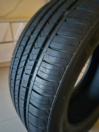 Vendo pneu semi novo medidas 225/55/18