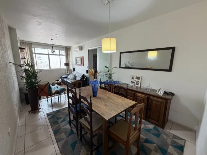 Apartamento à venda 2 quartos e dependência completa em Santos/SP