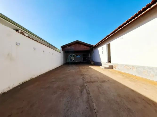 Casa de 250m² com 03 quartos á venda - Cravinhos