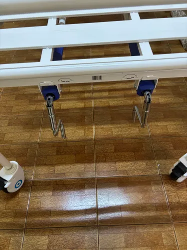 Cama Hospitalar semi nova Fowler com rodas, colchão hospitalar e colchão piramidal