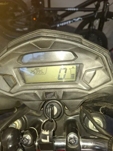 Moto em ótimo estado recuperada pelo banco do antigo Dono por falta de pagamento