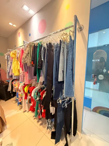 Arara cromada de loja