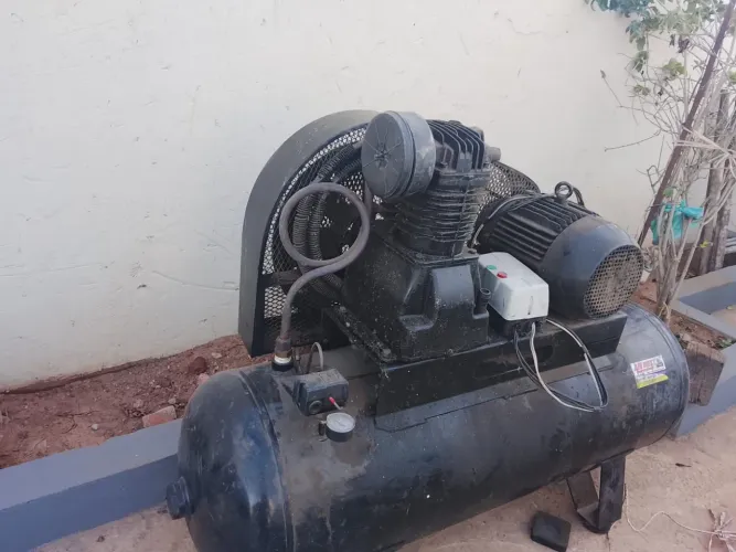COMPRESSOR