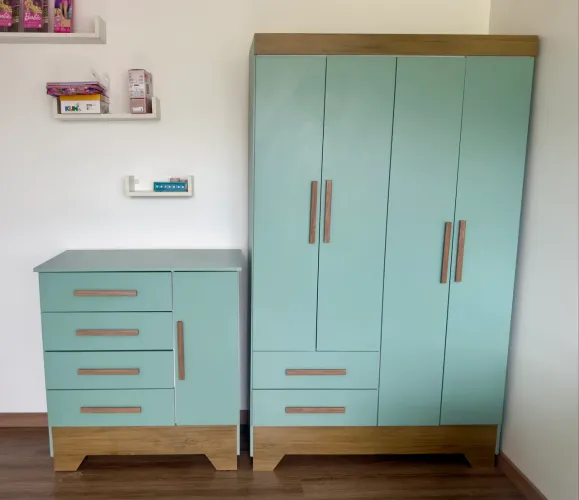 Quarto de Bebê Completo - Berço, Cômoda e Guarda-Roupa | Praticamente Novo