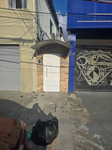 Alugo APTO. Sendo 01 suíte, sala conjugada , primeira locação.