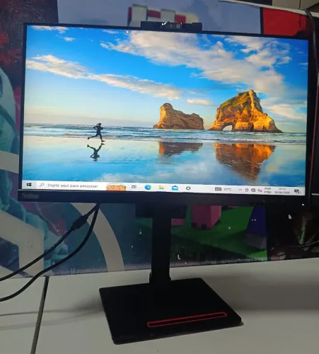 Monitor Lenovo ThinkVision 24p com webcam