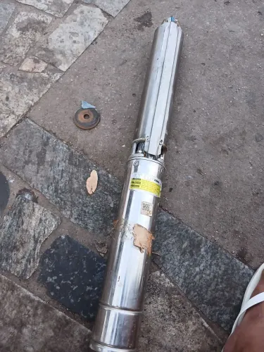 Bomba submerssa 220V modelo palito.. pra rio, piscina,  poço etc