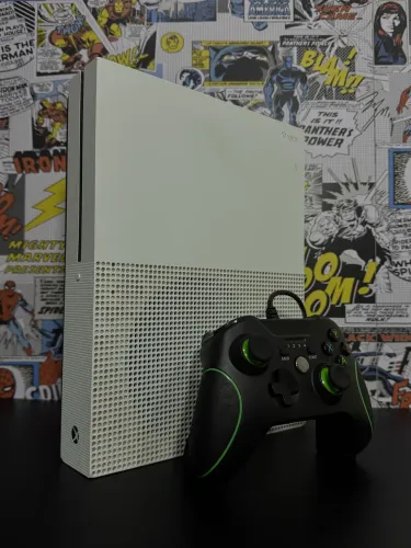 Xbox One S - 1TB (ATÉ 10x SEM JUROS)