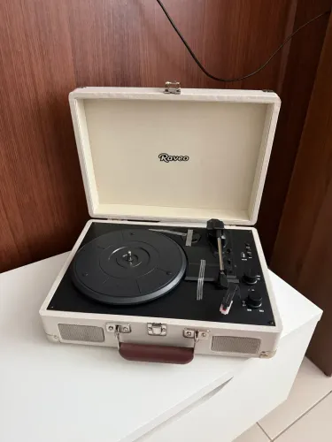 Vitrola com caixa de som e entrada USB Nova