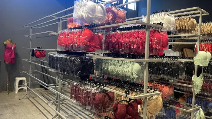 Estante de Metalon para Lingeries ou Roupas Galpão