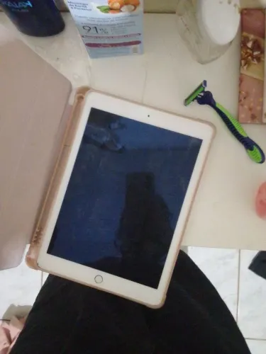 Quase novo pouco usado apenas baixar atraves de iCloud
