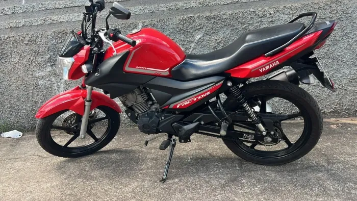 Yamara factores em perfeito estado vermelha 26 000 km só rodado moto nova top