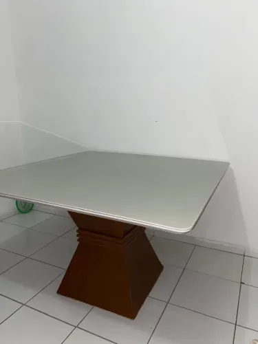 VENDE-SE MESA DE 8 LUGARES