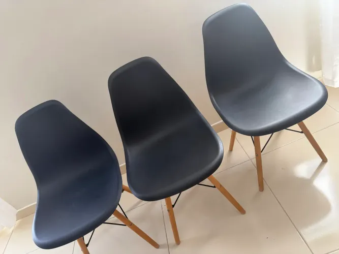 As 3 cadeiras pouco usadas novinhas 240,00 pra vender logo!