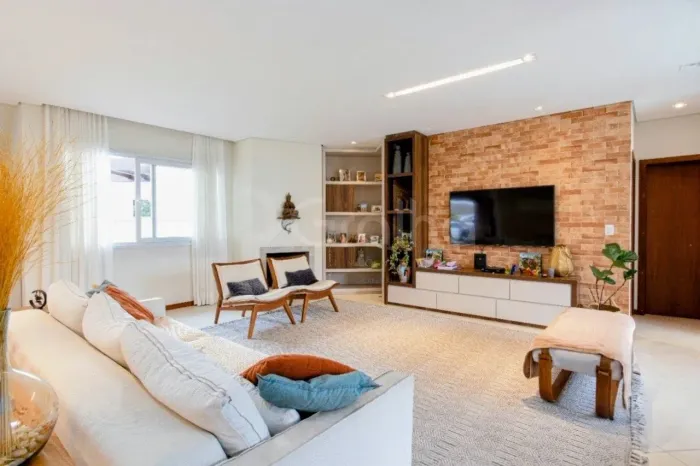 Casa em condomínio fechado, com 391m², no Rio Tavares