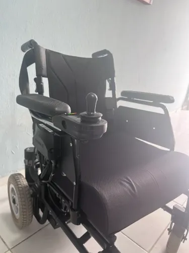 Cadeira de rodas motorizada