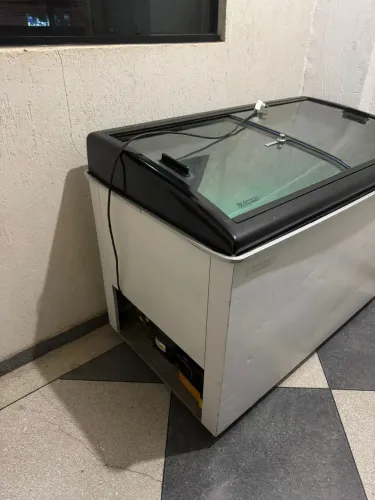 Freezer horizontal expositor com tampa de vidro
