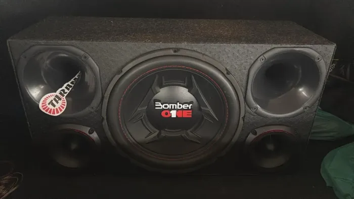 Caixa de som AUTOMOTIVA - PRA SAIR LOGO