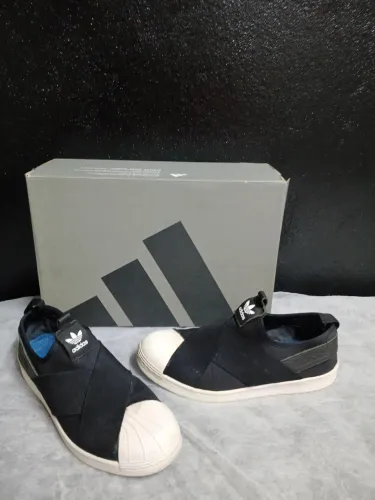 Tênis adidas n37 original, usado.