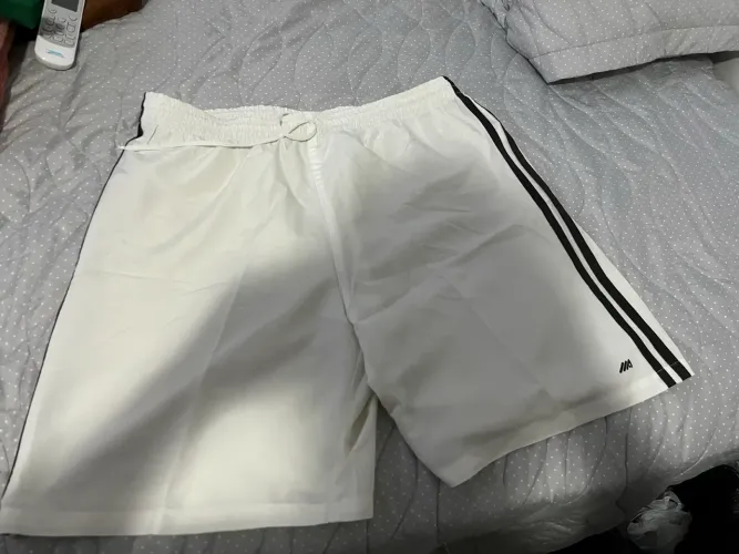 Bermuda Esportiva Branca Tactel com Listras Pretas M/G