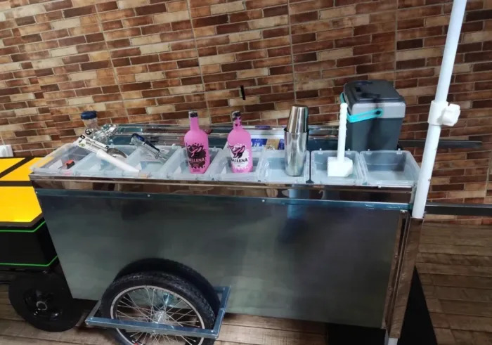 Carro de Bebidas Drinks em Inox