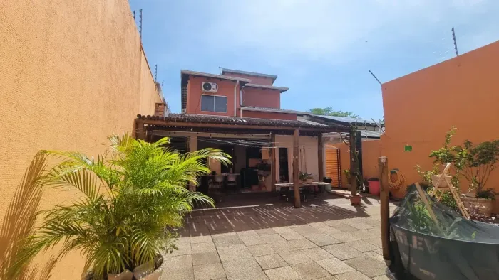 Vende-se linda casa no santa cruz