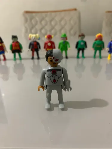 Cyborg DC Playmobil Kinder Ovo