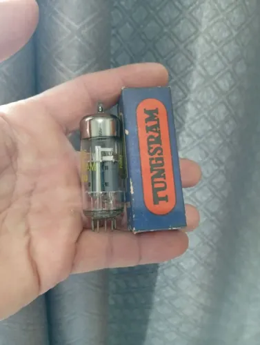 Válvula antiga para rádio 