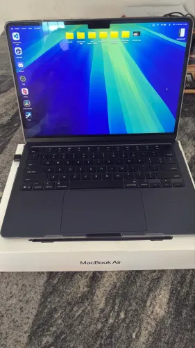 MacBook Air M4, 16GB de RAM, 13,6 Polegadas, 256GB de Armazenamento