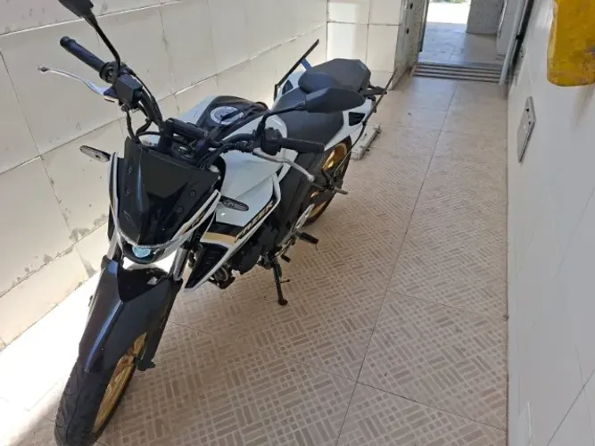 FAZER 250 - ANO 2025 - GASOLINA - IMPECÁVEL ESTADO DE NOVA 