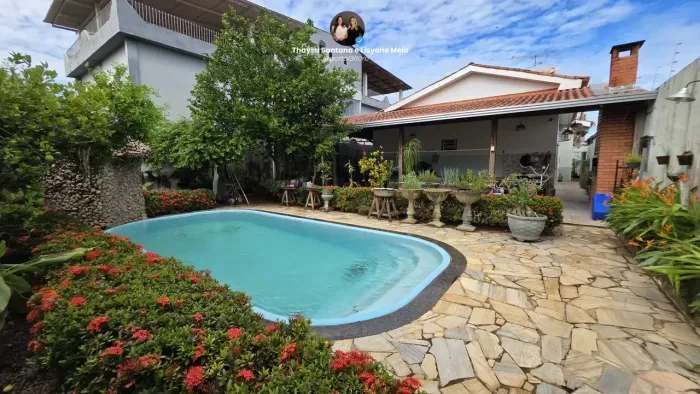 Casa ampla com piscina | 503 m² de terreno | Rua Venezuela
