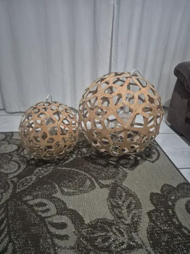 Lustre esfera MDF articulado.