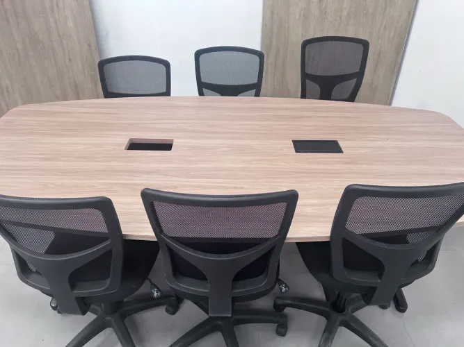 Vendo Mesa de Reunião com 6 cadeiras