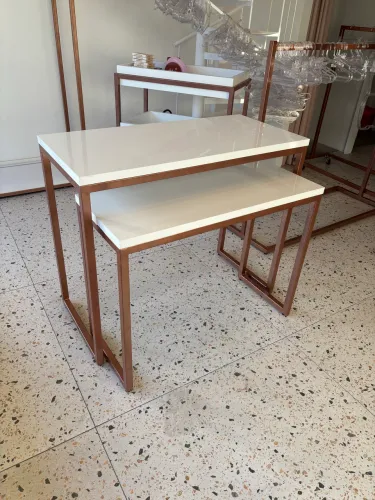 Vendo móveis de loja de roupas