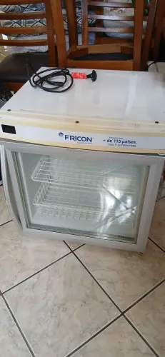 Refrigerador vitrine para tortas e doces. Aguardo sua proposta!