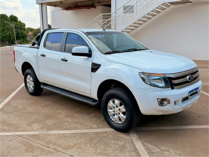 Ford Ranger XLS 2.5 16V 4X2 CD Flex 2013